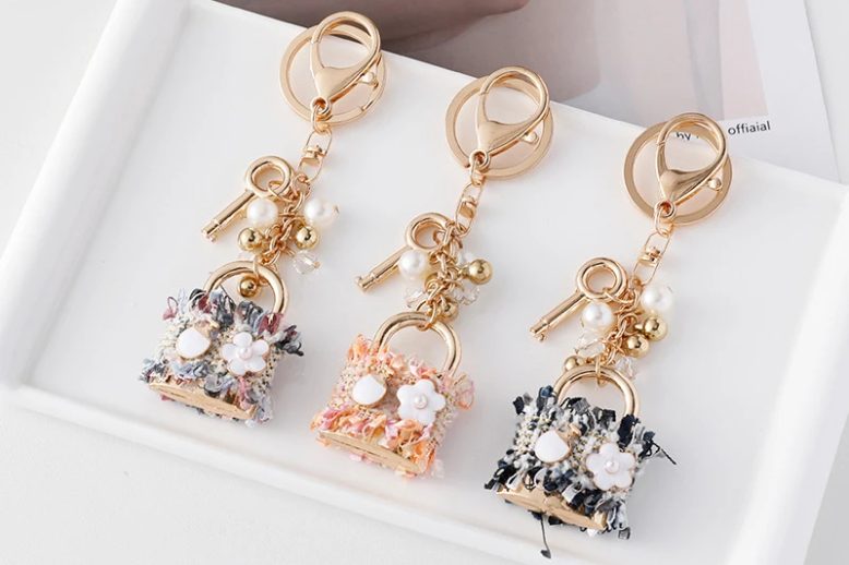 Classic creative women gift fashion metal keychain (1)