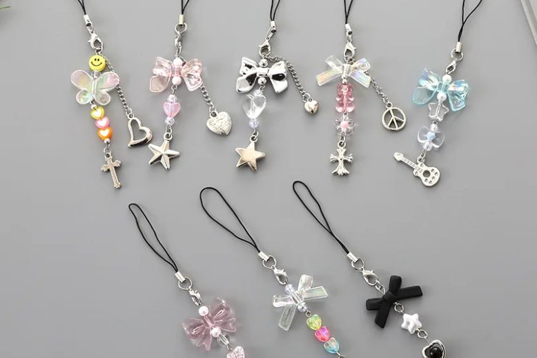 Creative new colorful love bow pendant metal keychain (1)