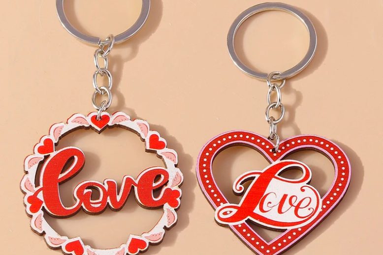Cute wooden love heart keychain pendants for girl (1)
