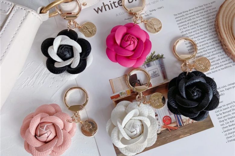 Luxury camellia genuine leather flower keychain (1)