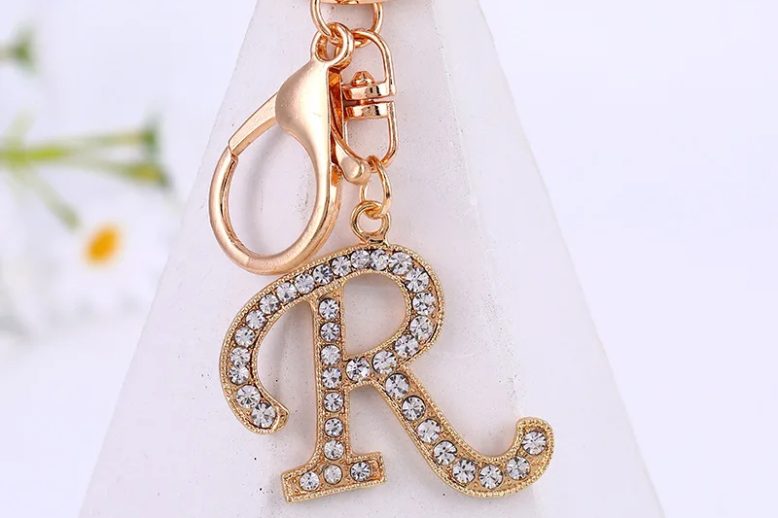 New gold diamond inlaid elegant letters metal keychain (1)